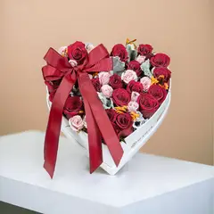 MAGIA PE - Caja de 23 rosas rojas "Mix Corazón "- Magia.pe