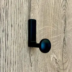 MAS CASA MOBILIARIO Y ACCESORIOS - Gancho en forma de L en color negro Más Casa Perú