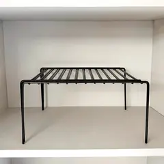 MAS CASA MOBILIARIO Y ACCESORIOS - Repisa negra extensible para mueble alto Más Casa Perú