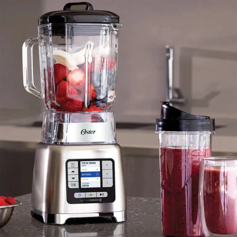 Licuadora Oster® ActiveSense con Blend N Go BLSTTDGNBG