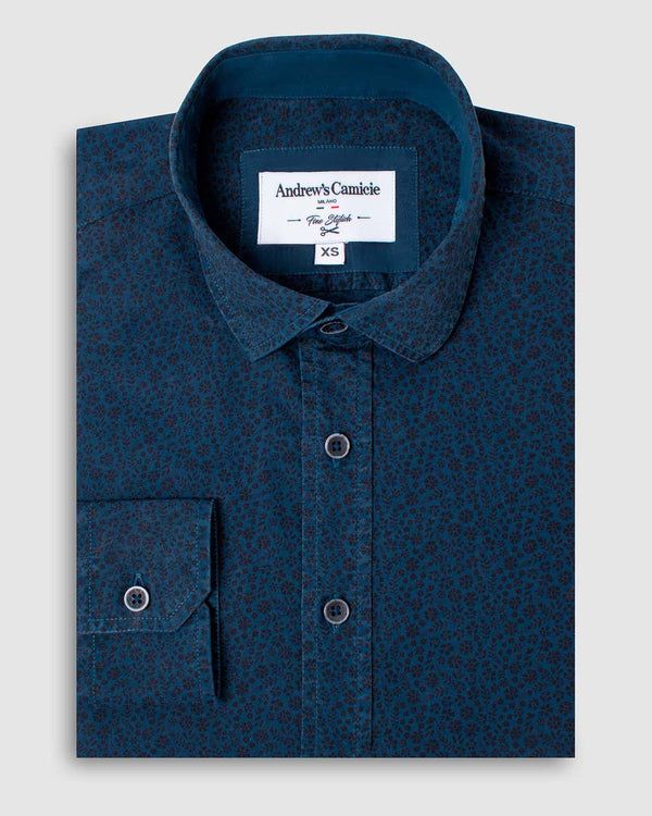 Camisa Casual Azul con Detalle de Flores