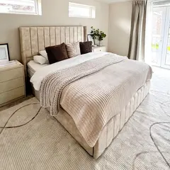 GENERICO - Cama Box Tarima + Cabecera con detalle en piecera Beige - 1.5 plazas