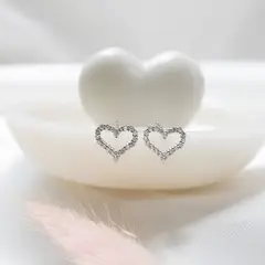 CLEO JOYAS & ACCESORIOS - Arete Corazon Blair Plata