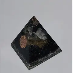 GENERICO - PIRAMIDE ORGONITA MEDIANO DE TURMALINA PROTECCION Y ENERGIAS
