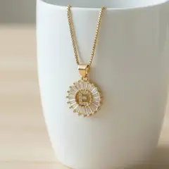 LUCYANA JOYAS Y ACCESORIOS - Collar para Mujer Inicial Nombre Letra E Dorado - Joyas Lucyana