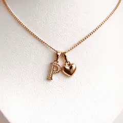 GENERICO - Collar Letra P + Corazon bañado en oro rosa 18 kilates