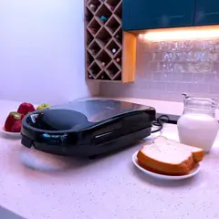 TAURUS - Sandwichera 4 Panes Mod. Negro Mega Toast