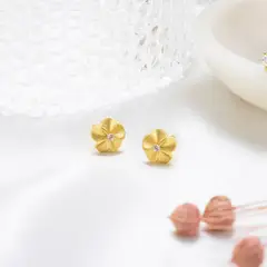 CLEO JOYAS & ACCESORIOS - Arete Golden Flower Dorado Plata