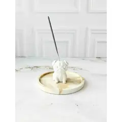 CONKRETE - Portainciensos Perro Pug con Base de cemento