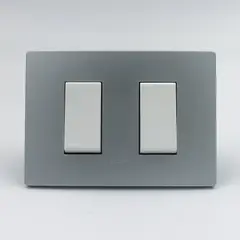 SINTHESI - INTERRUPTOR DOBLE S33 PLACA PLATA Y DADOS S22 BLANCOS