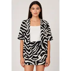 AMA OUTFITTERS - SET CAPA Y FALDA SHORT CAIRO