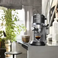 DELONGHI - Cafetera Espresso Dedica Negro EC685BK