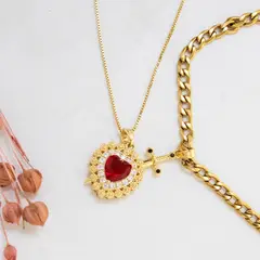 CLEO JOYAS & ACCESORIOS - Set Corazón y Espada Dorado Rojo Acero