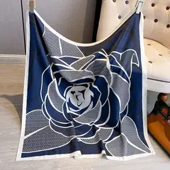 KAST PE - Pashmina Lazuli estampado Floreado 90x90 Blanco y Azul