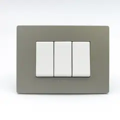 SINTHESI - INTERRUPTOR TRIPLE S33 PLACA ARENA Y DADOS S22 BLANCOS