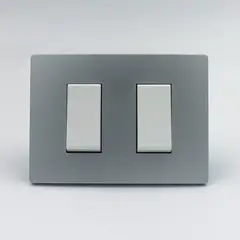 SINTHESI - CONMUTADOR DE 3 VIAS DOBLE S33 PLACA PLATA Y DADOS S22 BLANCOS