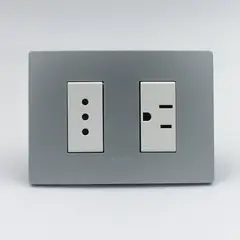 SINTHESI - TOMACORRIENTE DOBLE 1 3 EN LINEA Y 1 AMERICANO S33 PLACA PLATA