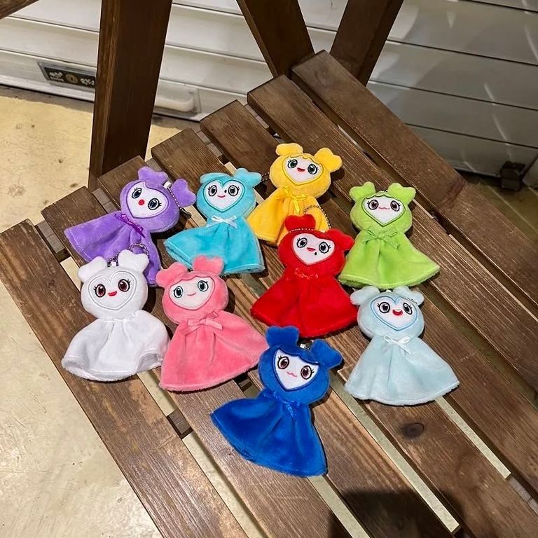 Paquete de 9 llaveros Lovelys peluche coreano peluche TWICE