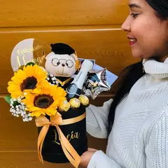 GENERICO - Arreglo floral de girasoles para graduación