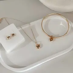 GENERICO - Collar con corazón + aretes + pulsera con corazón - Bañado en oro 18 k