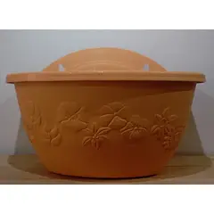 PLASTIMACETA - MACETA DE PARED DE PLÁSTICO MODELO BAJORRELIEVE COLOR MANGO DE 34 cm.