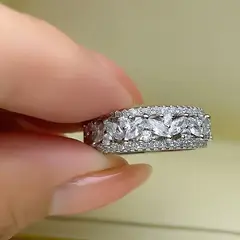 LA TIENDA 88 JOYAS Y ACCESORIOS - La Tienda 88 - Anillo De Luxe Cristales Mujer Bañado en Oro - Blanco