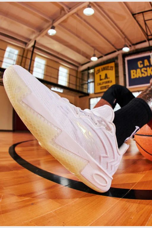 Zapatilla de voley by KYRIE IRVING KAI 2 "MOON "