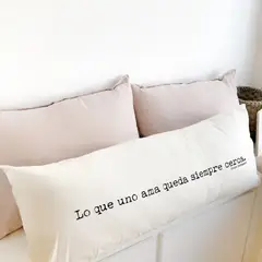 GENERICO - Almohadón XL Frases Algodón Lo que uno ama 1mtx40cm Decoraline Home