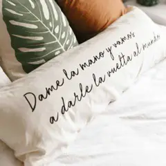 GENERICO - Almohadón XL Algodón Frases Dame la mano 1mt x 40cm Decoraline
