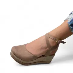 GENERICO - Sandalia Mujer Gamuza Cerrado Taco 7 1022L-50 Color Beige