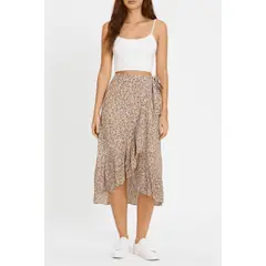 AMA OUTFITTERS - FALDA ENVOLVENTE FLOREADA