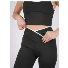 TWO OCEANS FITWEAR - Pantalón Flare Con Pretina Cruzada En Contraste Clásico