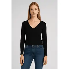 AMA OUTFITTERS - POLO EMILIA DE LYCRA CON CUELLO V