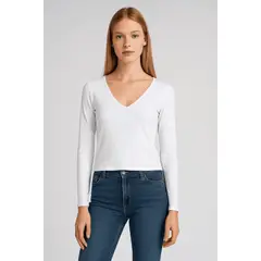 AMA OUTFITTERS - POLO EMILIA DE LYCRA CON CUELLO V