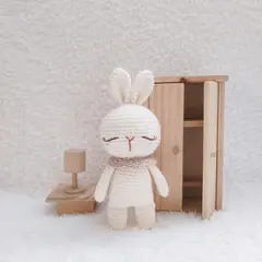 BE CRAFTY - Muñeco Peluche de Apego Juguete Artesanal Conejo Marfil Tejido a Mano en Hilo Antialérgico +6 Meses