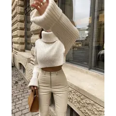 AMA OUTFITTERS - CHOMPA TIPO CROP IVY