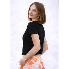 MARWAL - Polo Cropped Shany , by , color Negro , manga corta , cintura elasticada.