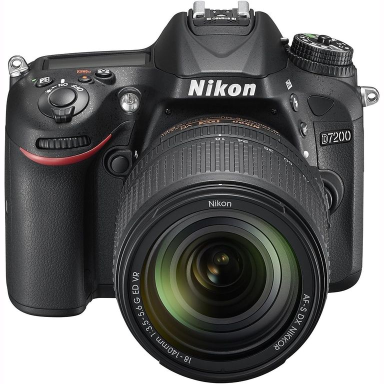 D7200 DSLR Cámara Con 18-140 mm Lente - Reacondicionado
