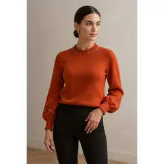 AMA OUTFITTERS - SWEATER DE CASHMERE CON PEDRERIA ALMA