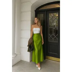 AMA OUTFITTERS - FALDA SATINADA SOANNA
