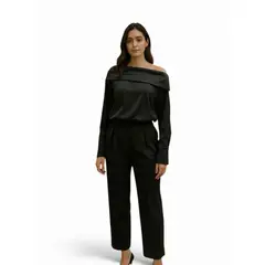 AMA OUTFITTERS - BLUSA OFF SHOULER SATINADA GAIA