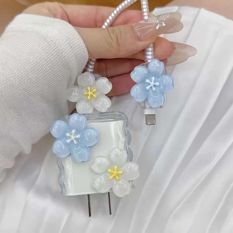 CASE PROTECTOR DE CARGADOR DE IPHONE DE FLORES HAWAIANAS CELESTE