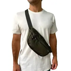 LENGA - Canguro Amplio De 3 Bolsillos Tela Ripstop Cochamó De Verde