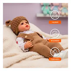 GENERICO - Muñeca Yessy con Overol y Gorro Orejitas Tejido Suave para Juego Creativo Marron
