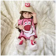 PEQUEÑAS TRAVESURAS - Muñeca Real Reborn Raya Traje Lotso Cuerpo Vinilo 55 cm