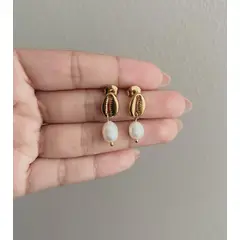 GENERICO - Aretes Concha de Mar con perla - Acero Inoxidable PVD