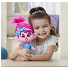 HASBRO - Muñeca Trolls Poppy con Vestido