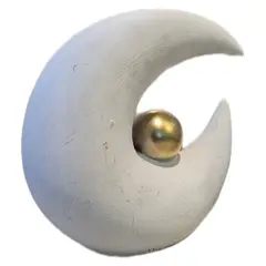 GENERICO - Escultura Decorativa Luna con Esfera Dorada - Adorno Elegante para Sala Regalo Ideal