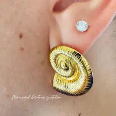 GENERICO - Arete caracol dorado waterproof - Joyas de Mora azul