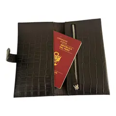 QARA - Porta Pasaporte de Cuero Genuino